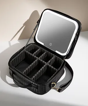 beautybay LED Mirror Travel Beauty Case